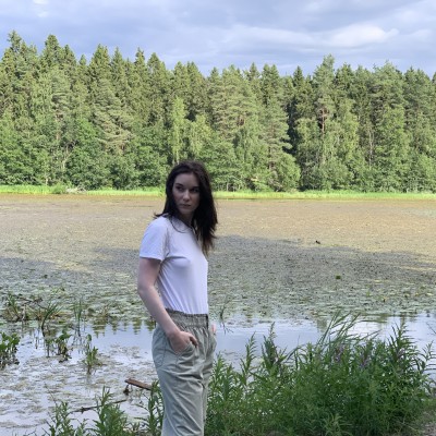 Taitelijakuva: Alina Finn