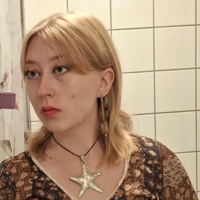 Taitelijakuva: Venla Kleemola