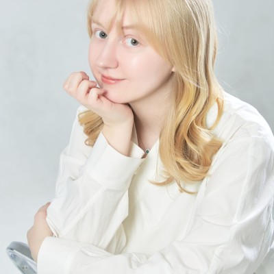 Taitelijakuva: Veera Voutilainen