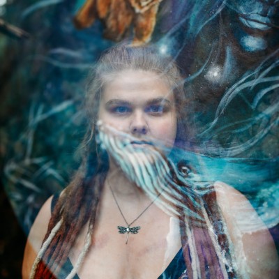 Taitelijakuva: valaanlaulu.art Anniina Rentola